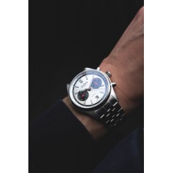 Zegarek Davosa Newton Pilot Rally na męskim nadgarstku