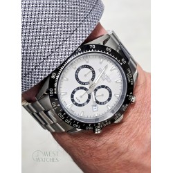 Roamer Monza 100 Chronograph 42mm na męskim nadgarstku – elegancki zegarek sportowy.