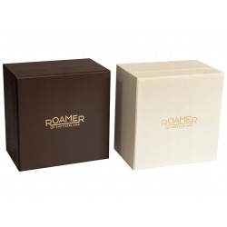 Oryginalne pudełka zegarków Roamer – brązowe i beżowe z logo Roamer of Switzerland.