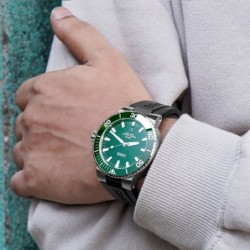 Oris Aquis Date 43,5mm – stalowa koperta i turkusowa tarcza