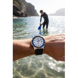 Zegarek do nurkowania Luminox Pacific Diver w akcji. Czytelność i wodoszczelność w każdych warunkach.