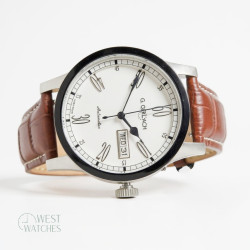 Detal tarczy zegarka G. Gerlach Sanatio 39mm z datownikiem.