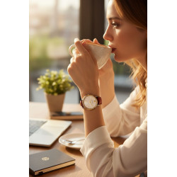 Versace V-Circle Lady 38mm – luksusowy zegarek na nadgarstku.