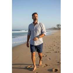 Zegarek Edox Neptunian Automatic – na nadgarstku w morskiej scenerii.