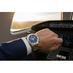 SkyDiver Chronograph 40mm – stylowy zegarek na nadgarstku mężczyzny.