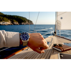 Davosa Argonautic 39 na nadgarstku – ujęcie lifestyle