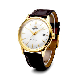 Widok frontowy zegarka Orient Bambino 38 mm z białą klasyczną tarczą.