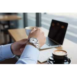 Zegarek Certina DS-1 Small Second na męskim nadgarstku