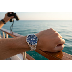 Orient Ray II TAA02005D9 na nadgarstku