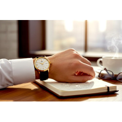 Elegancki zegarek na randkę i wieczorne wyjścia