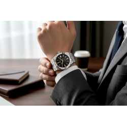 Męski zegarek AIKON 42 mm noszony do smart casual i biznesowej stylizacji