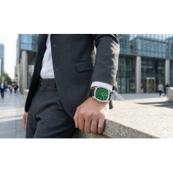 Epos Timeless 3511.152.20.13.25 na nadgarstku w eleganckiej stylizacji