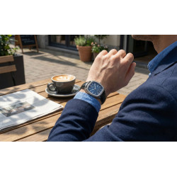 Epos Timeless 3511.152.20.16.25 na nadgarstku w eleganckiej stylizacji