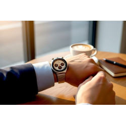 Citizen Tsuno Bullhead AN3660-81A on a man's wrist