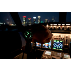 Zegarek Victorinox Airboss w stylizacji biznesowej