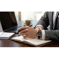 Epos Passion Automatic 3501.132.24.15.25 na nadgarstku w stylizacji biznesowej