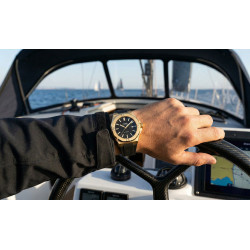 Epos Sportive Automatic 3506.132.22.15.55 na nadgarstku w stylizacji sportowej