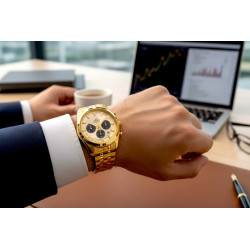 Orient RA-TX0301G10B na nadgarstku w eleganckim stylu