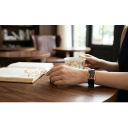 Zegarek damski Epos Quartz Lady jako dodatek do biznesowej stylizacji