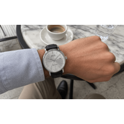 Epos Originale Retro 3437.132.20.18.25 na nadgarstku w stylizacji biznesowej