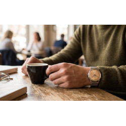 Orient Bambino Automatic RA-AC0020G30B na nadgarstku w stylizacji casualowej