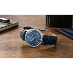 Czytelna, niebieska tarcza 40mm przykryta szkiełkiem mineralnym
