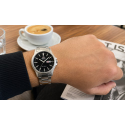 Orient Contemporary Automatic RA-AA0C01B39B na nadgarstku w stylizacji casualowej