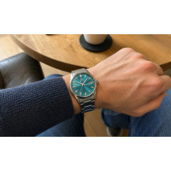 Orient Contemporary Automatic RA-AC0R06L30B na nadgarstku w stylizacji casualowej
