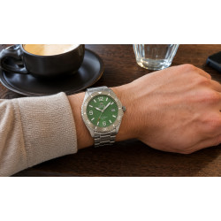 Zegarek męski Orient Sports Mako Solar Diver RA-WJ0001E10B nadgarstku
