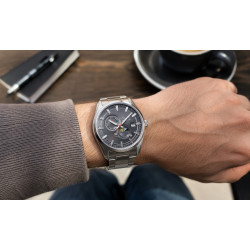Orient Contemporary Sun&Moon Automatic RA-AK0315L30B na nadgarstku