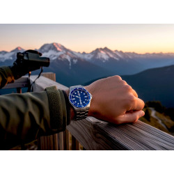 Sportowy zegarek męski Luminox XS.0943 40mm na męskiej dłoni