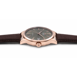 Koperta w kolorze różowego złota o szerokości 42 mm i grubości 12 mm