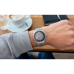 Orient Classic Open-Heart Automatic RA-AG0029N10B na nadgarstku