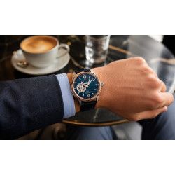 Orient Star Contemporary RE-AT0015L00B na nadgarstku