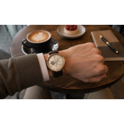 Orient Star Contemporary Automatic RE-AV0001S00B na nadgarstku