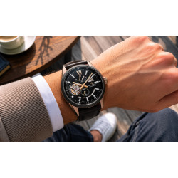 Orient Star Contemporary Modern Skeleton RE-AV0115B00B na nadgarstku