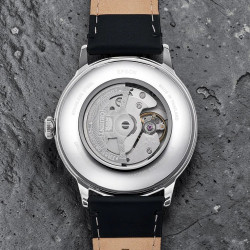 Przeszklony zakręcany dekiel i japoński mechanizm automatyczny F6724 w Orient RA-AC0022S30B