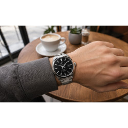 Orient Star Contemporary Automatic RE-AU0402B00B na nadgarstku