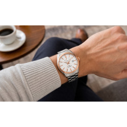 Orient Star Contemporary Automatic RE-AU0401S00B na nadgarstku