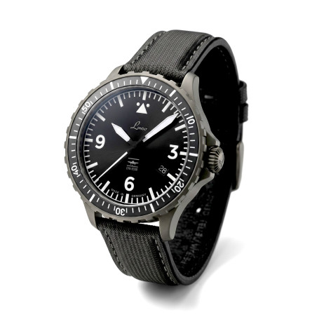 Laco Hamburg DIN 8330 Automatic 862164 – widok frontowy zegarka pilotowego 43,5 mm.