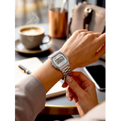 Zegarek w stylu retro Casio Vintage Premium A1000D-7EF na nadgarstku na co dzień