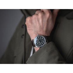 lifestyle

Laco WÜRZBURG 39 862173 na nadgarstku – brązowy pasek w stylizacji z kurtką khaki