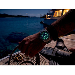 Mocna luminescencja w nocy w zegarku nurkowym Orient Mako GMT RA-BC0002E30B
