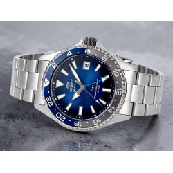 Niebieska tarcza degradé i stalowy bezel w zegarku Orient Mako RA-BC0005L30B