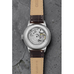 Przeszklony dekiel i automatyczny mechanizm F6524 w Orient RA-BB0104Y