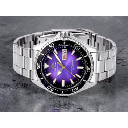 Fioletowa tarcza degradé i szkło szafirowe w Orient Mako RA-AA0827V39B