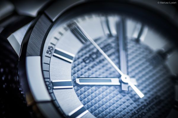 Dlaczego zmieniamy czas na zimowy w zegarkach? Tłumaczymy mechanizm i historię zmiany czasu